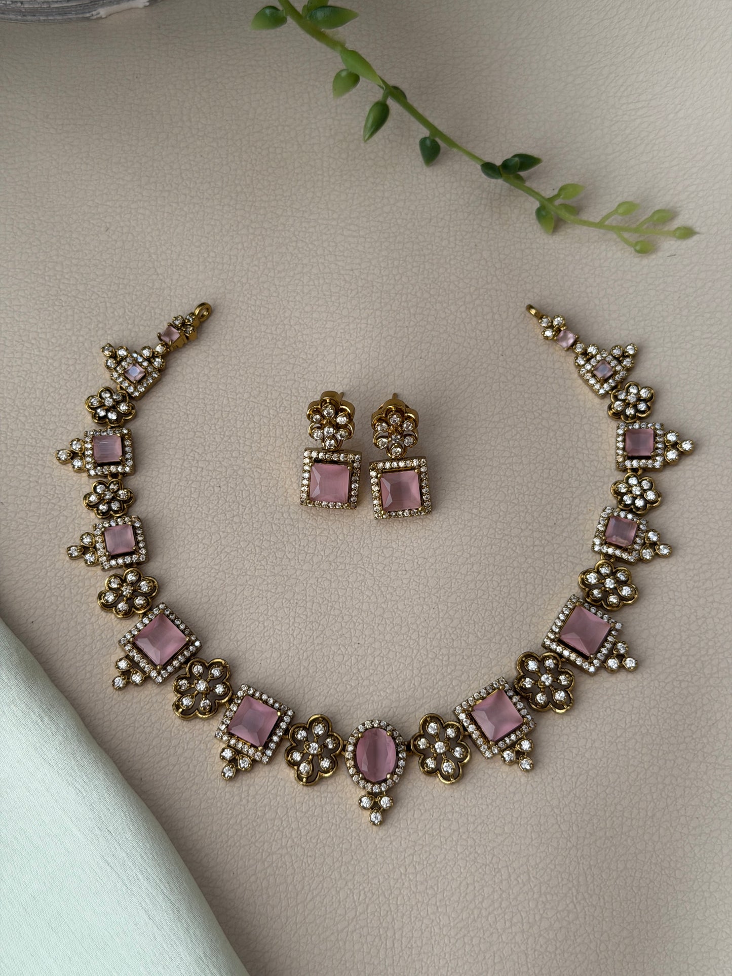 Oval x Square Clover Necklace