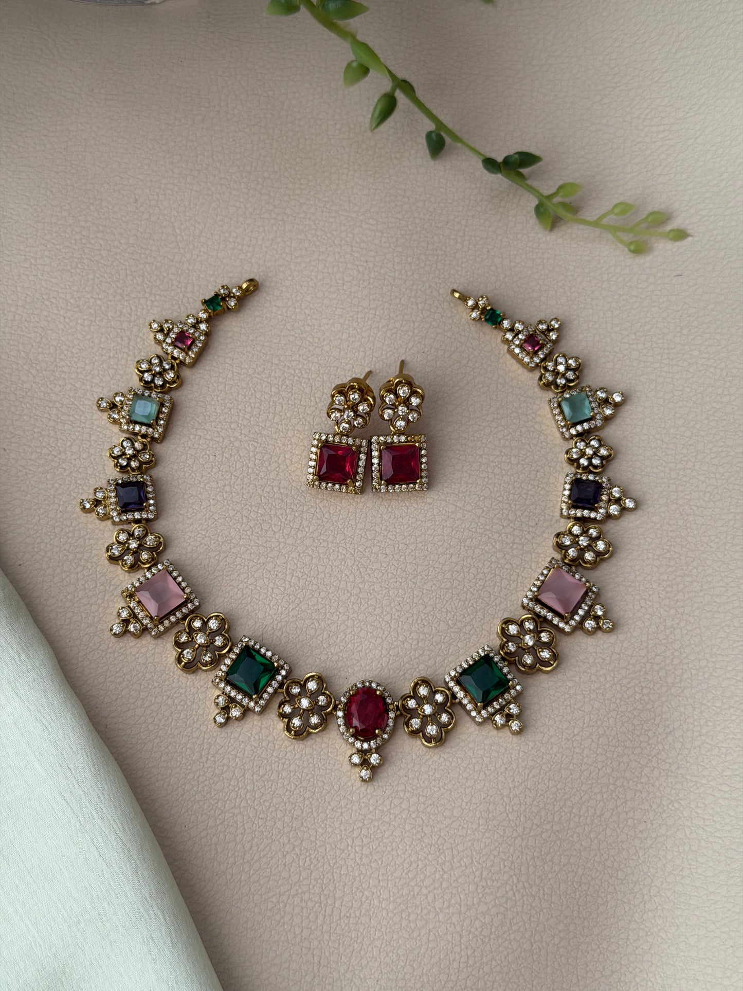 Oval x Square Clover Necklace