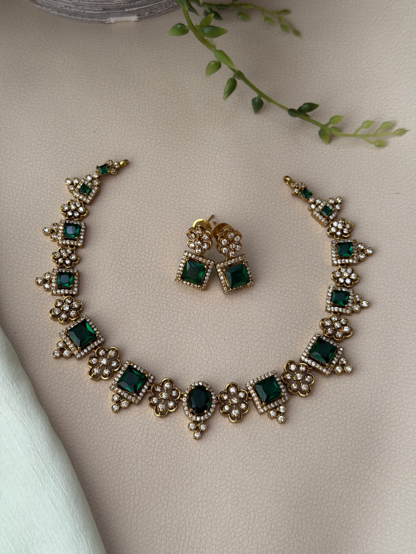Oval x Square Clover Necklace