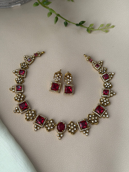 Oval x Square Clover Necklace