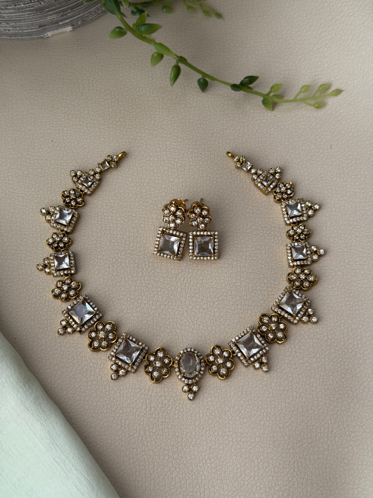 Oval x Square Clover Necklace