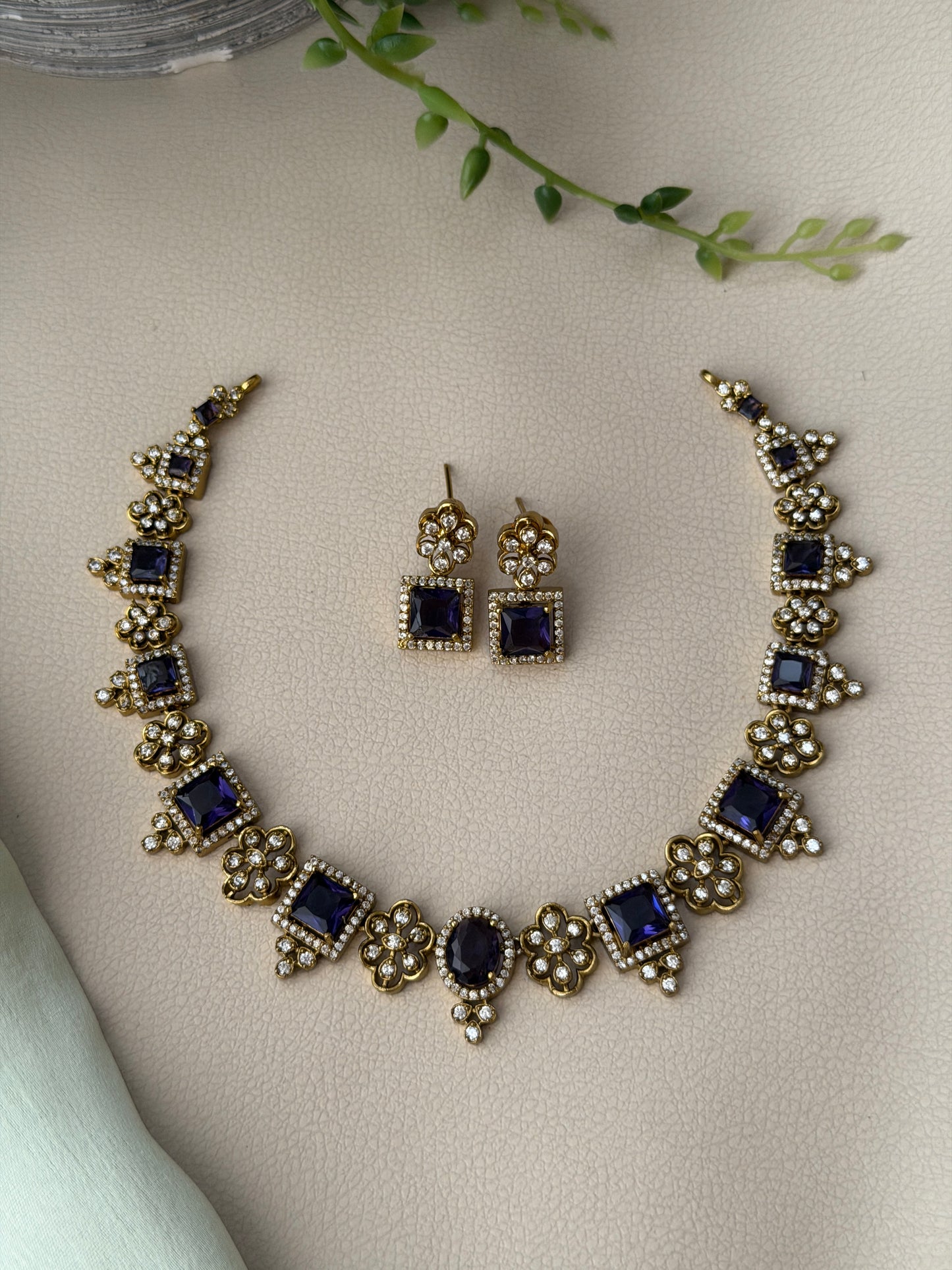 Oval x Square Clover Necklace