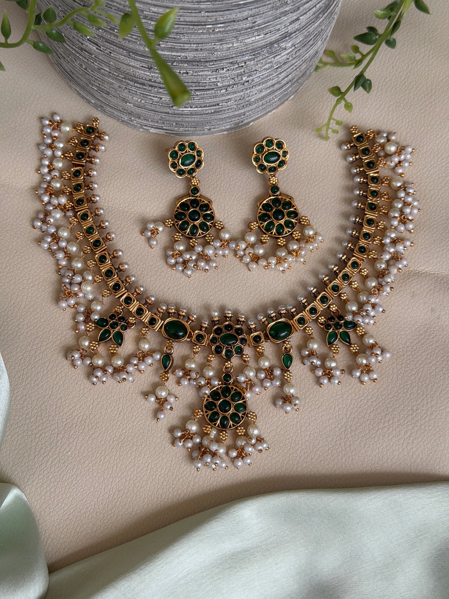 Anirudha Guttapusalu Necklace