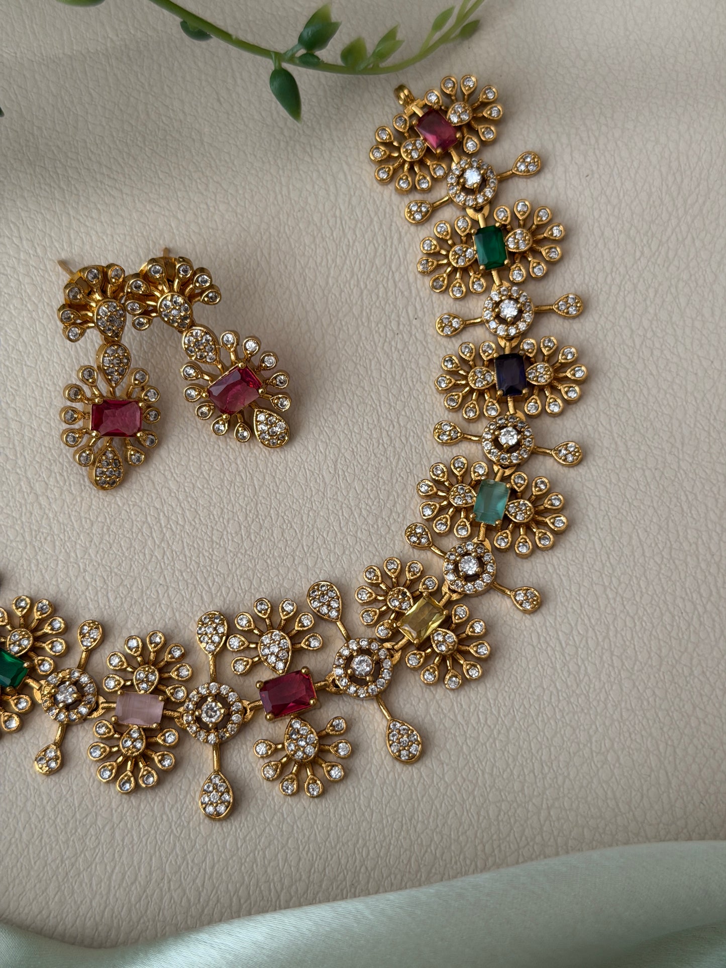 Medhika Navaratna Choker