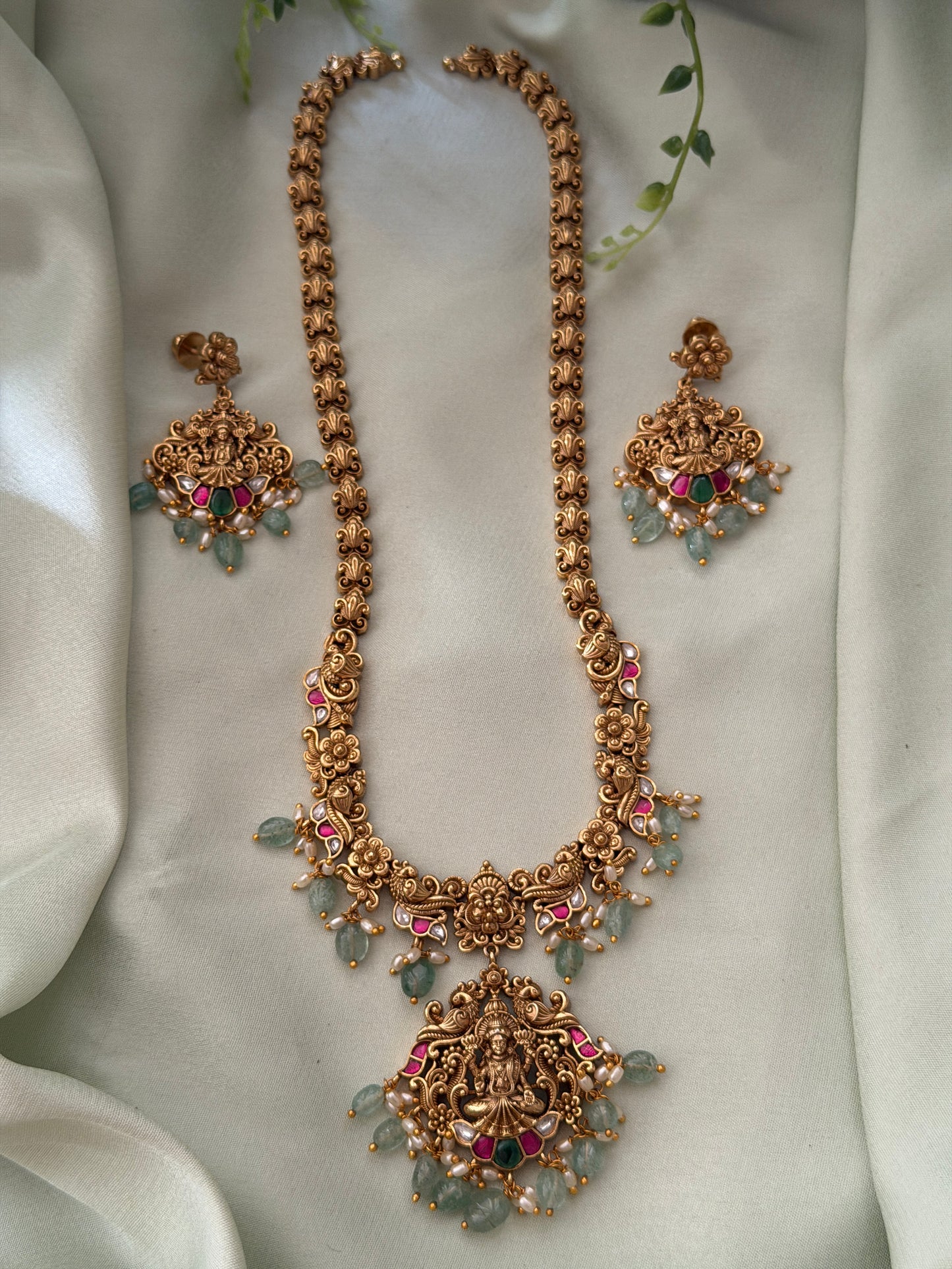 Pallavi Jadau Haaram Set