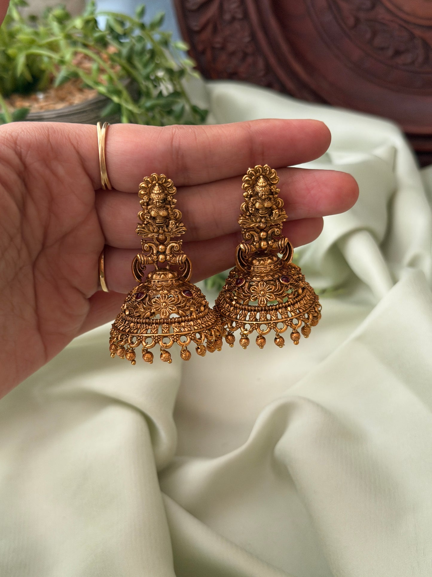 Jadayu Jhumkas