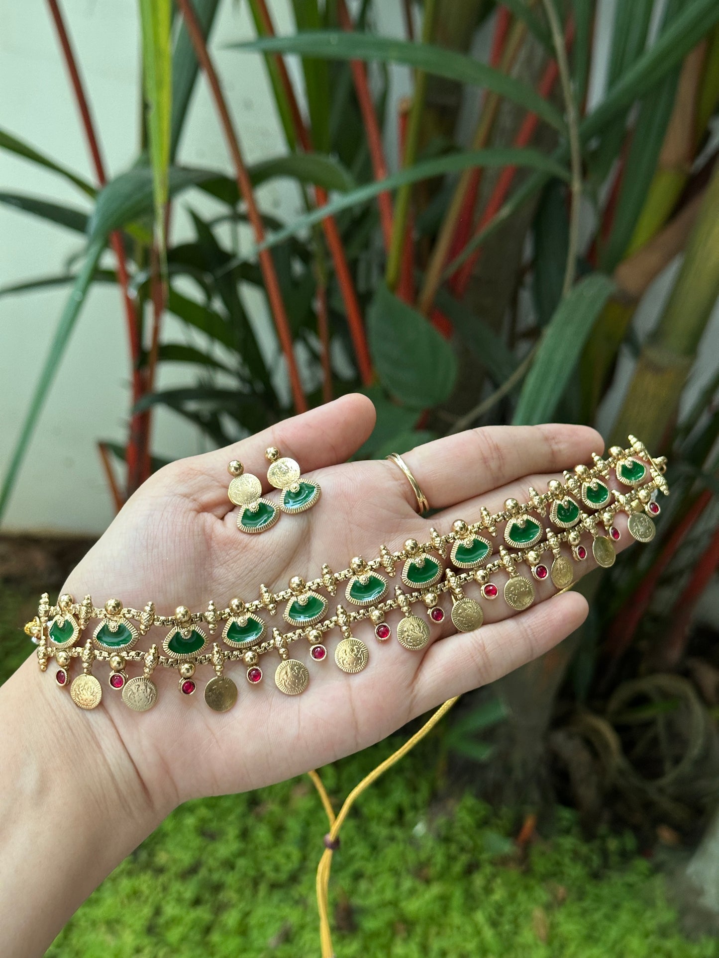 Enamel Palakka choker v2.0
