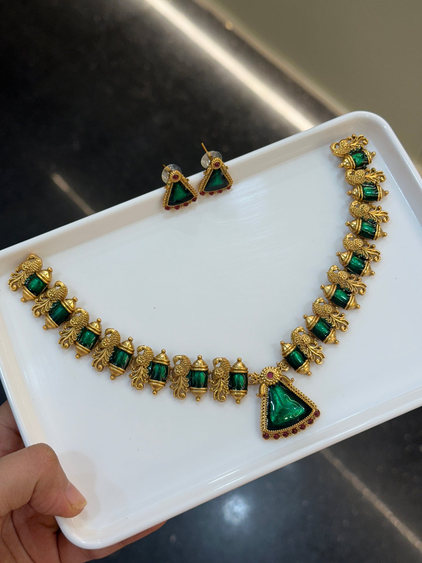 Non idol Enamel Necklace