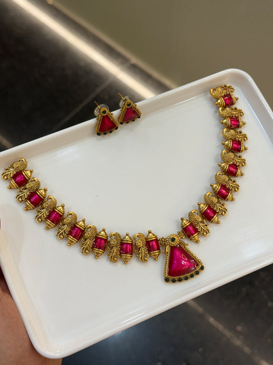 Non idol Enamel Necklace