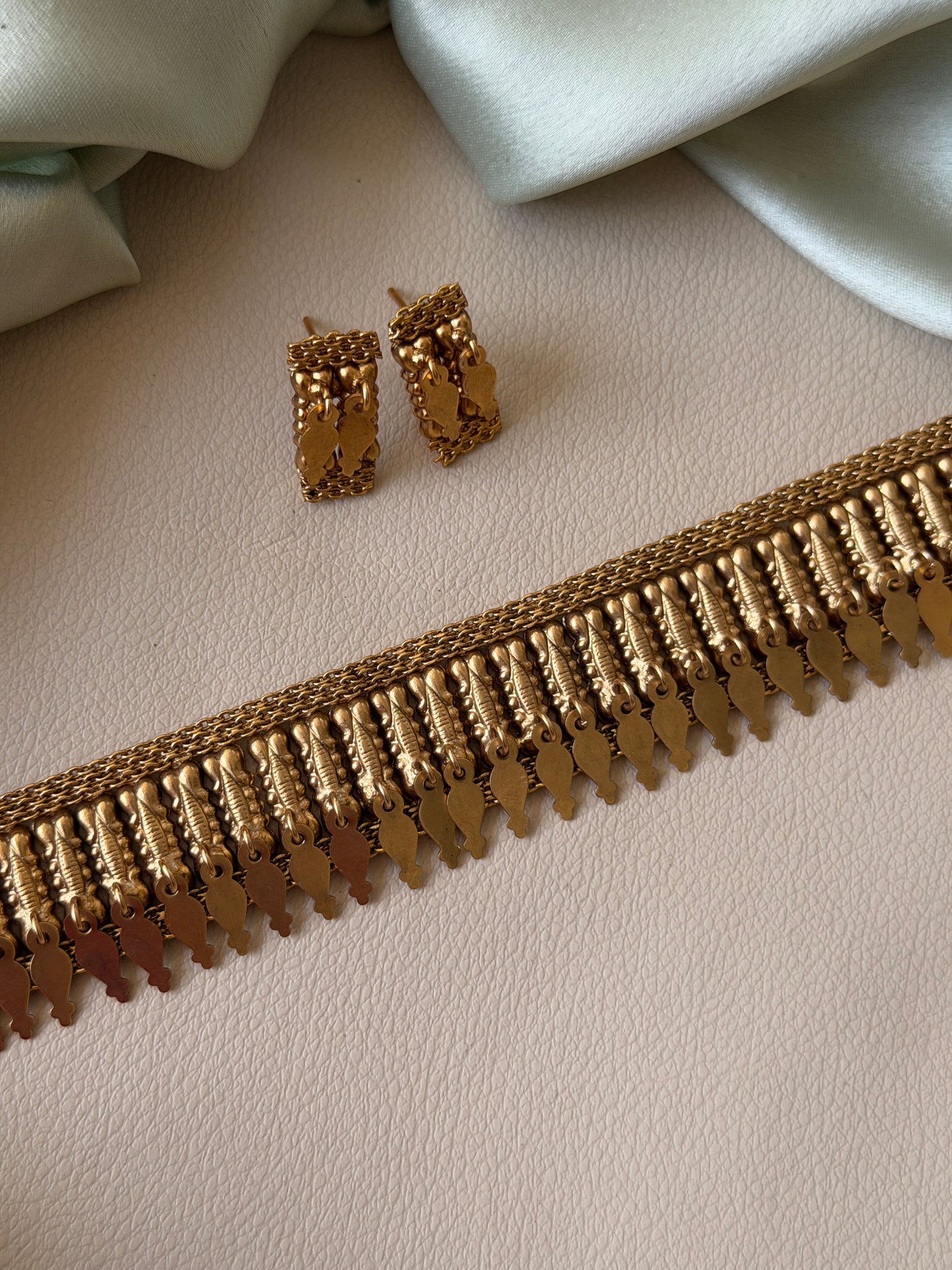 Simple Antique Elakkathali Choker