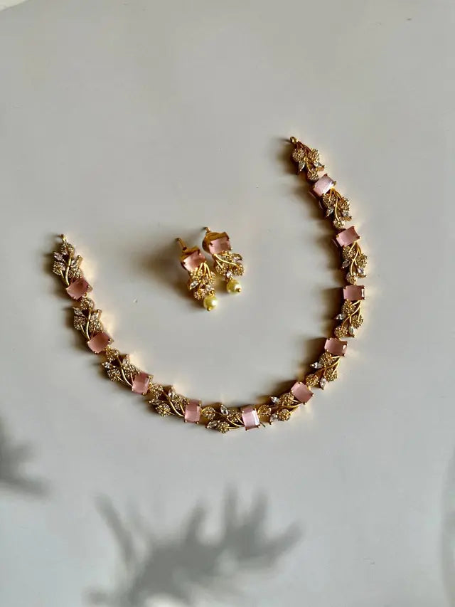 Daphne AD stone choker