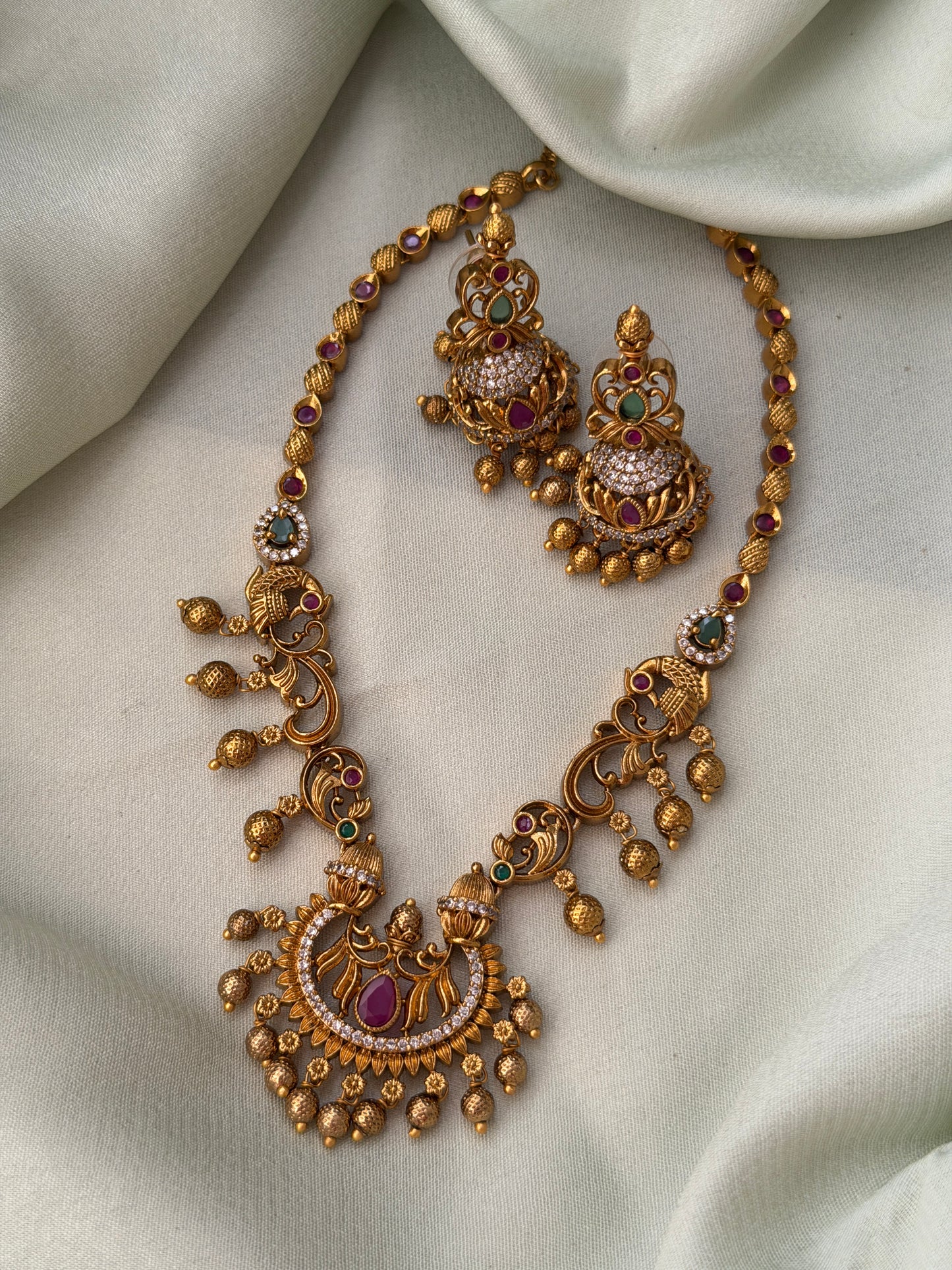 Sumathi Antique Necklace (Kidfriendly)