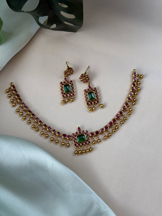 Square Pendant Kempu Choker