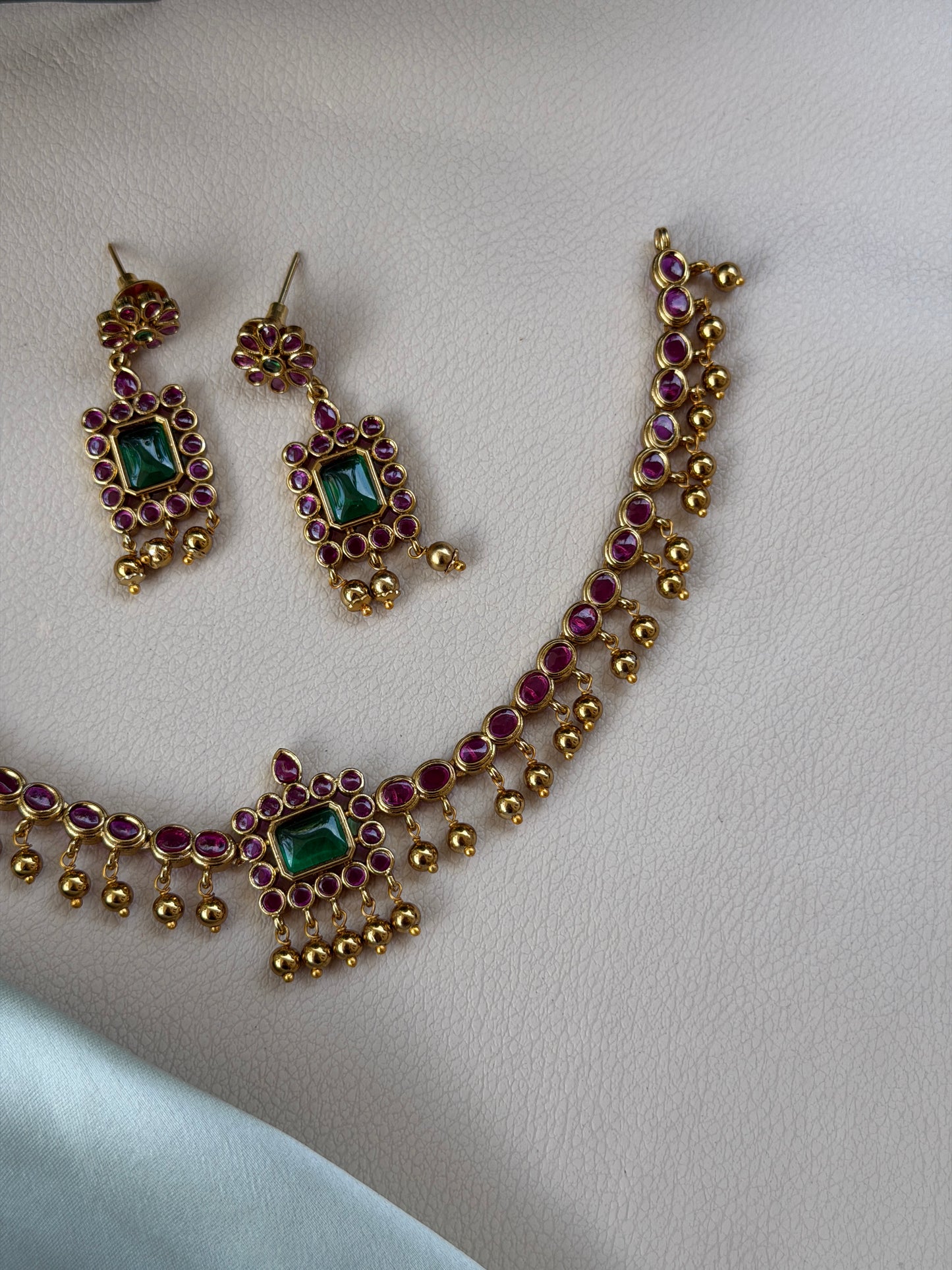 Square Pendant Kempu Choker