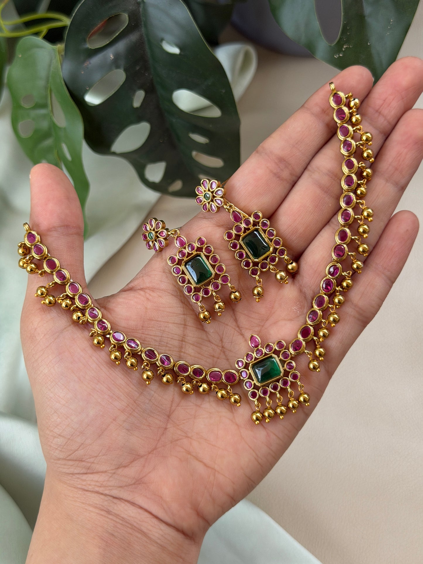 Square Pendant Kempu Choker
