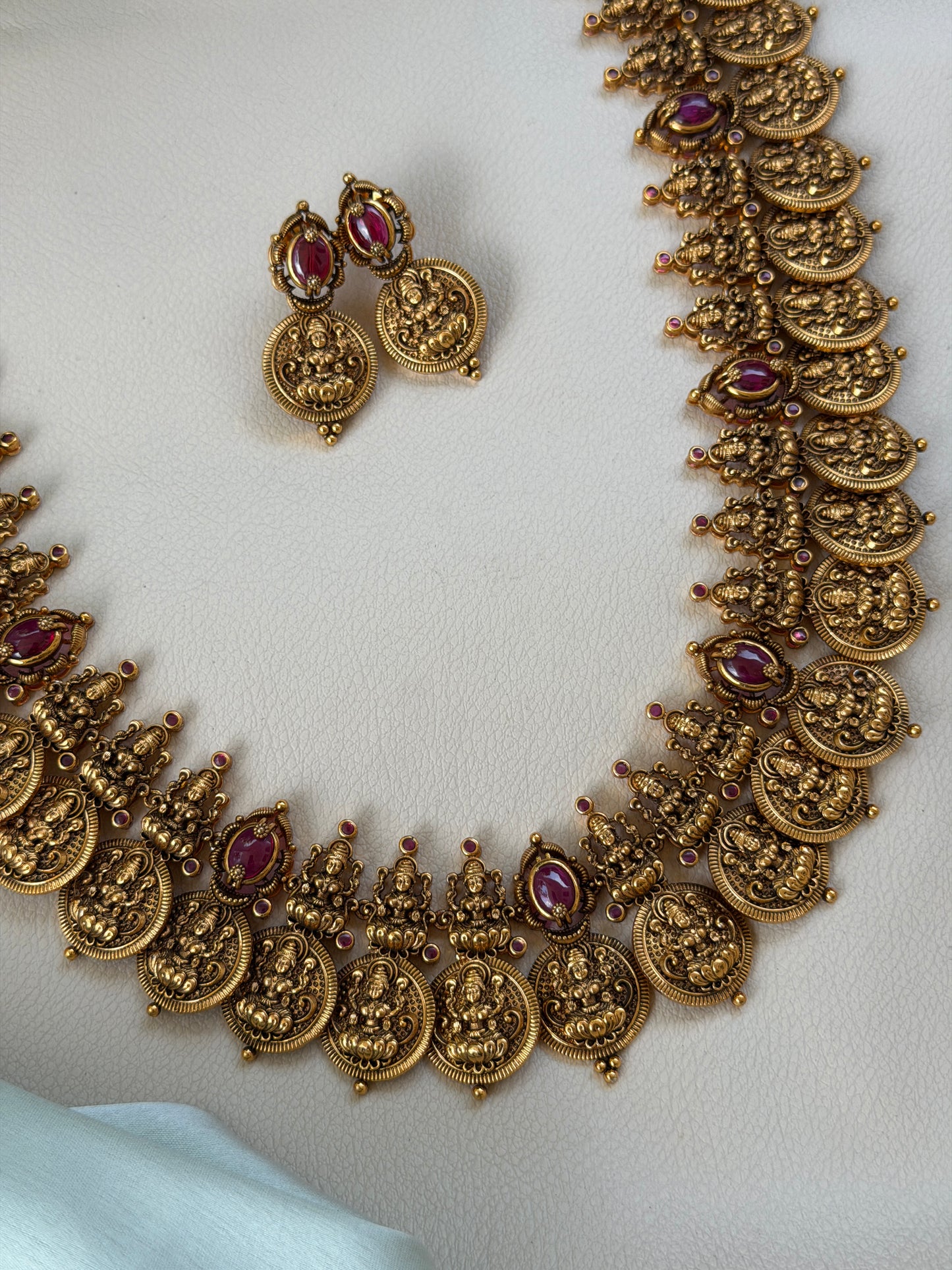 Vandana Kaashu Haaram set