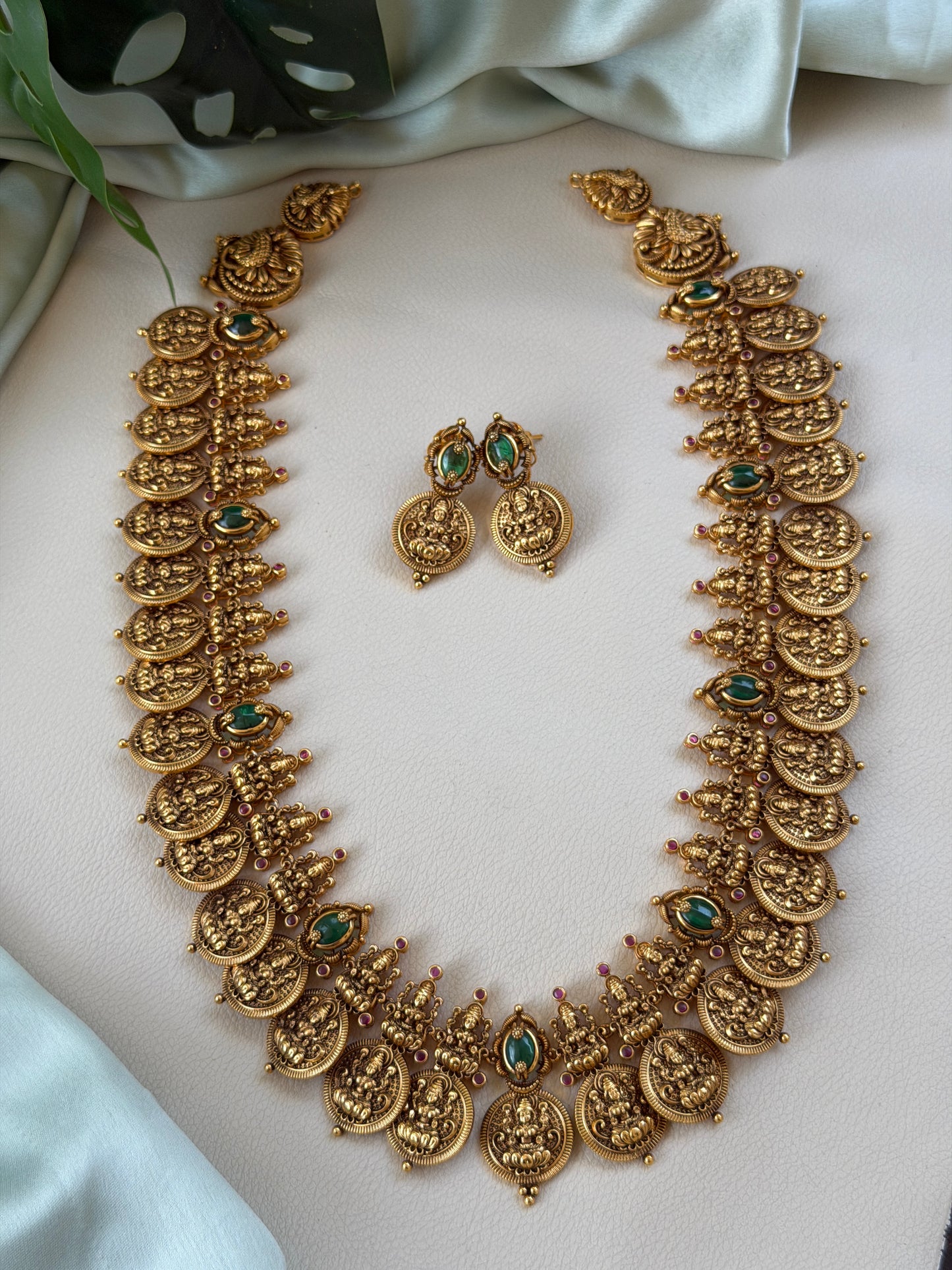 Vandana Kaashu Haaram set