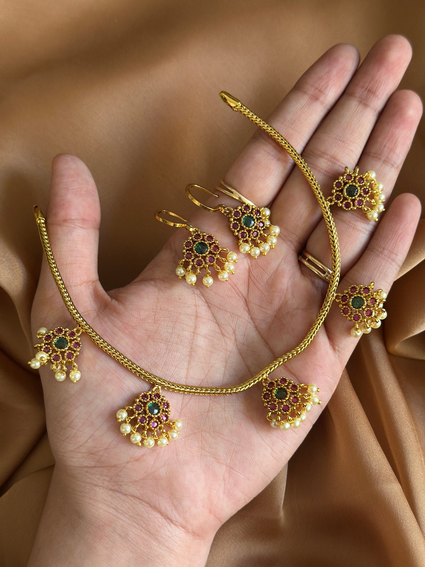 Cluster Pendant Choker