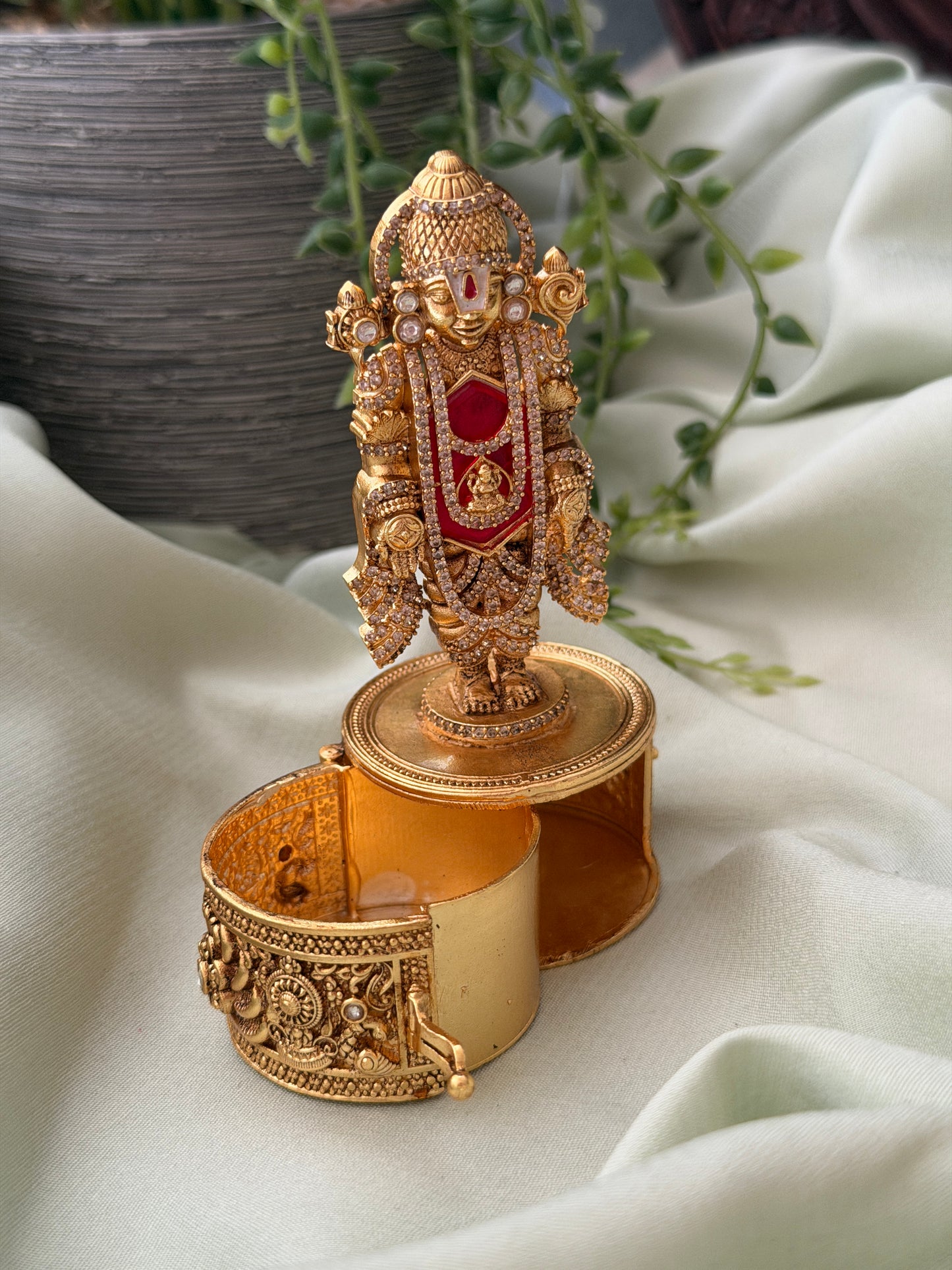 Govindha AD Kumkum Box