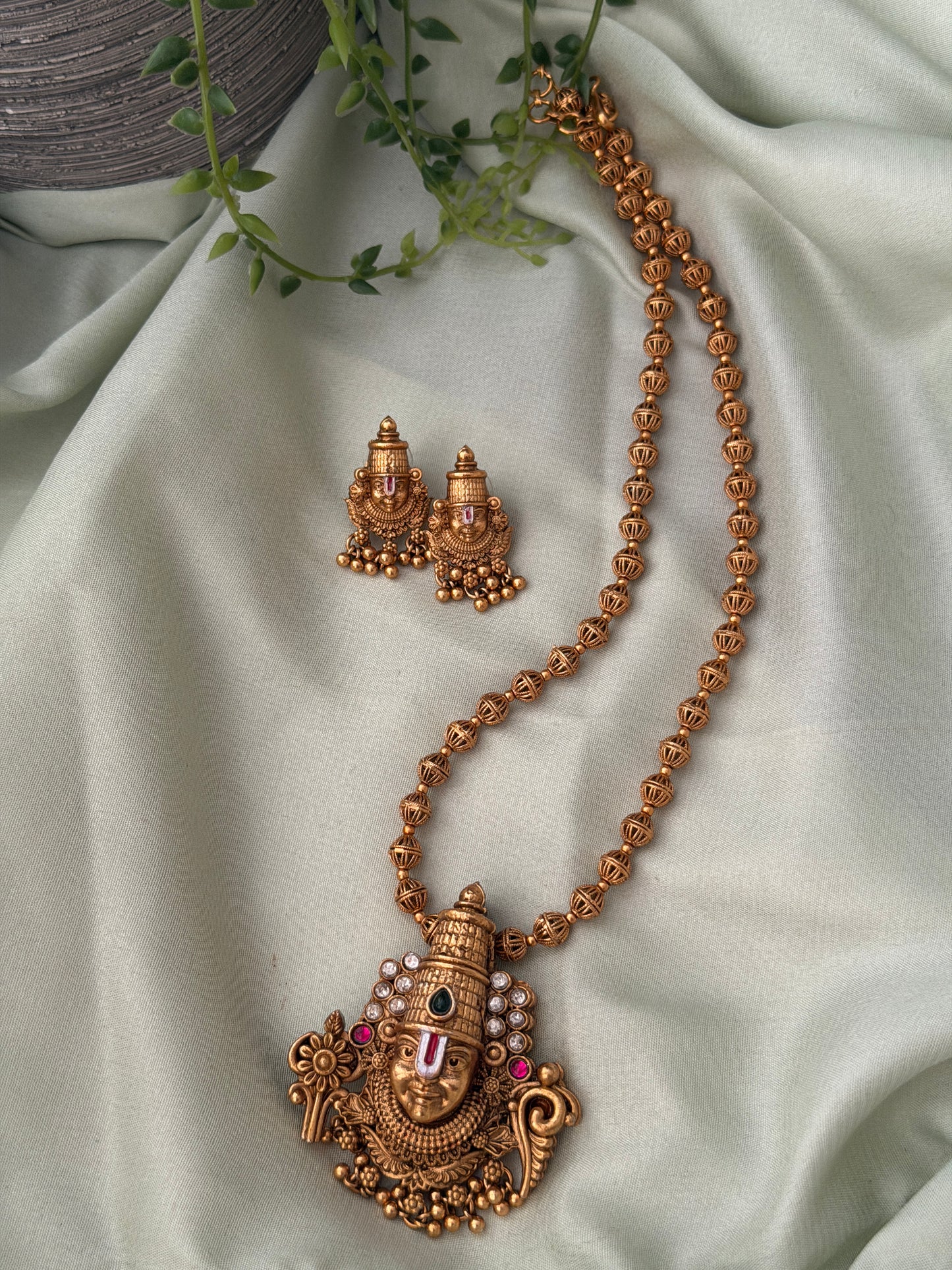Tirupati Mahal Gundu Maala