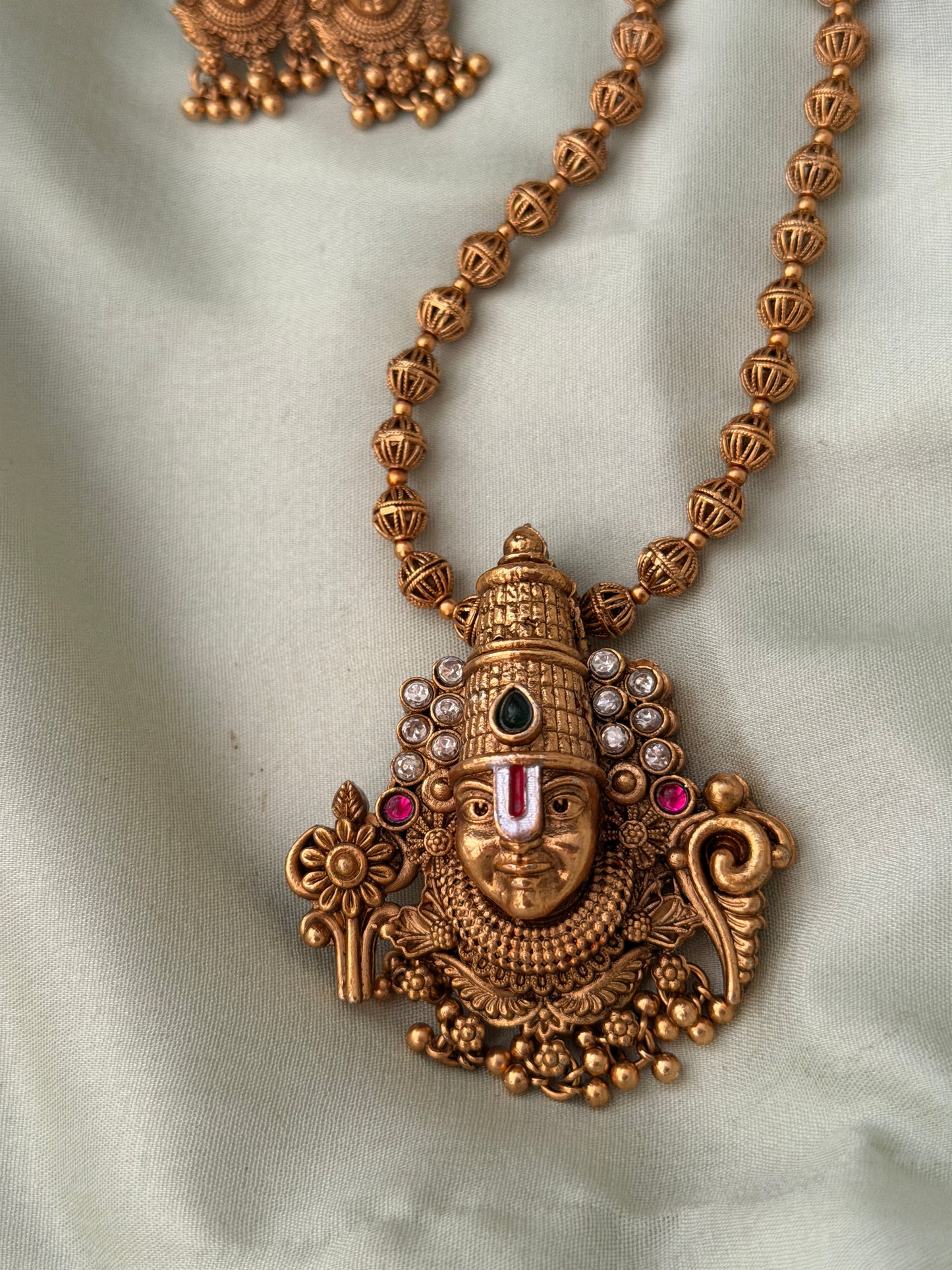Tirupati Mahal Gundu Maala