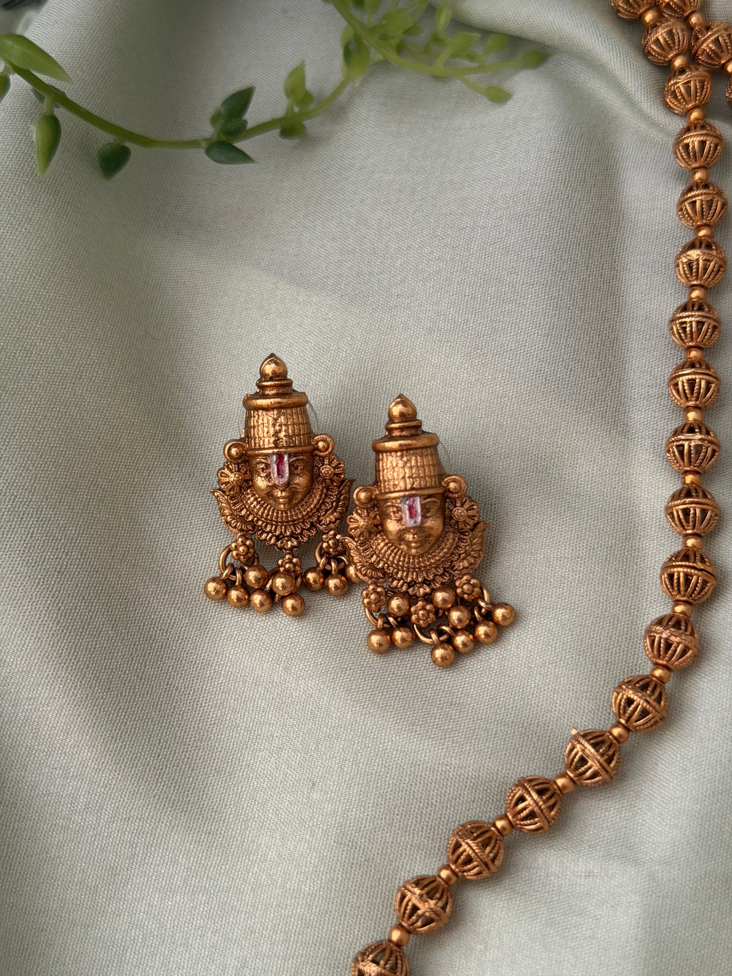 Tirupati Mahal Gundu Maala