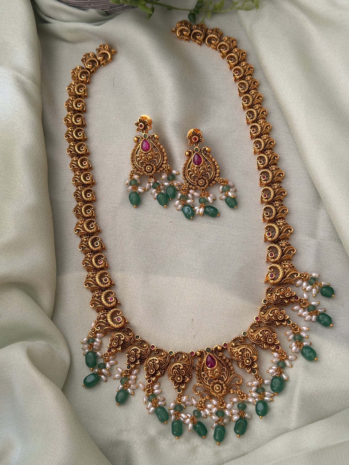 Mayil Emerald Bead Haaram