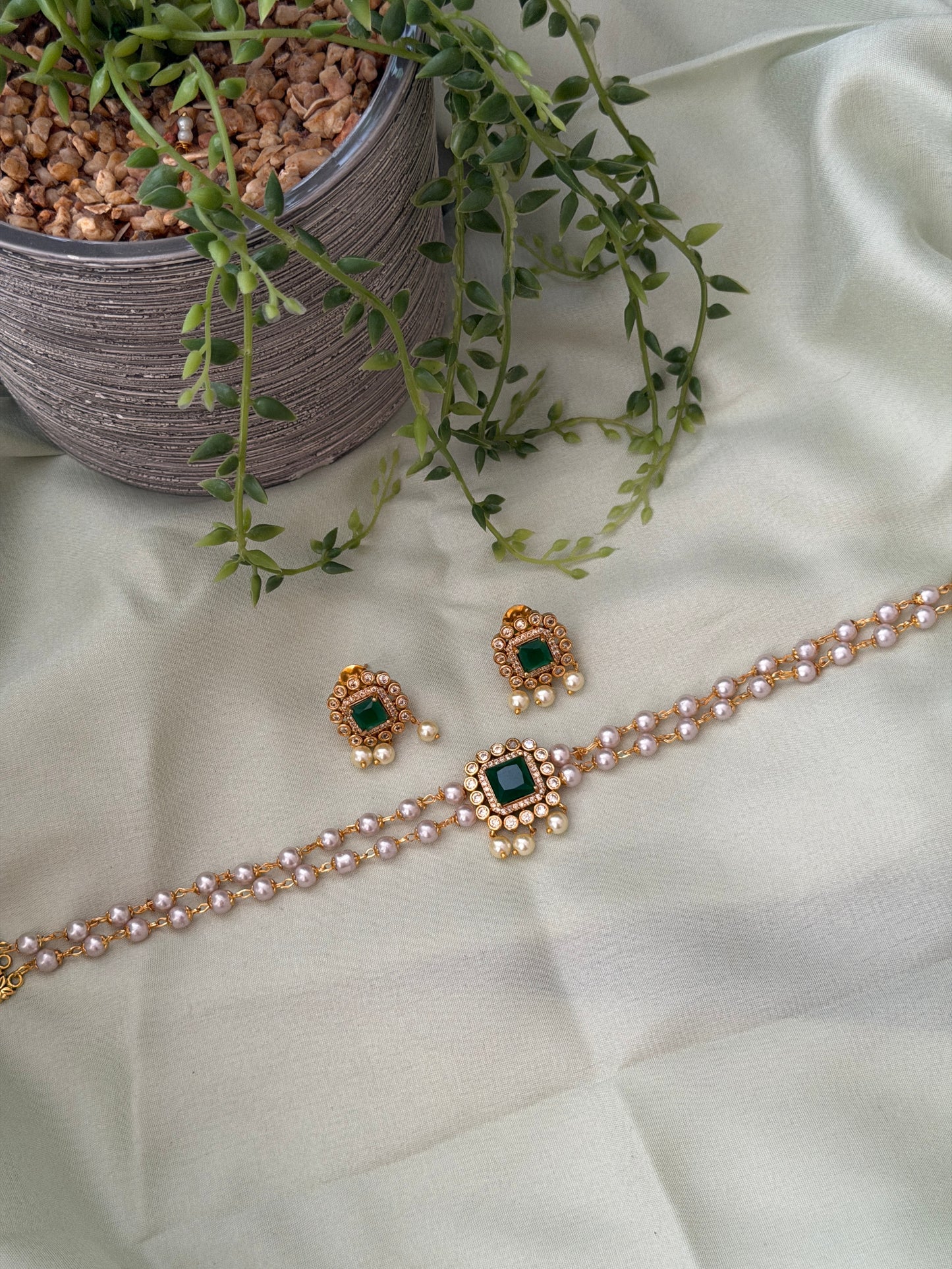 Square Pendant Pearl Choker