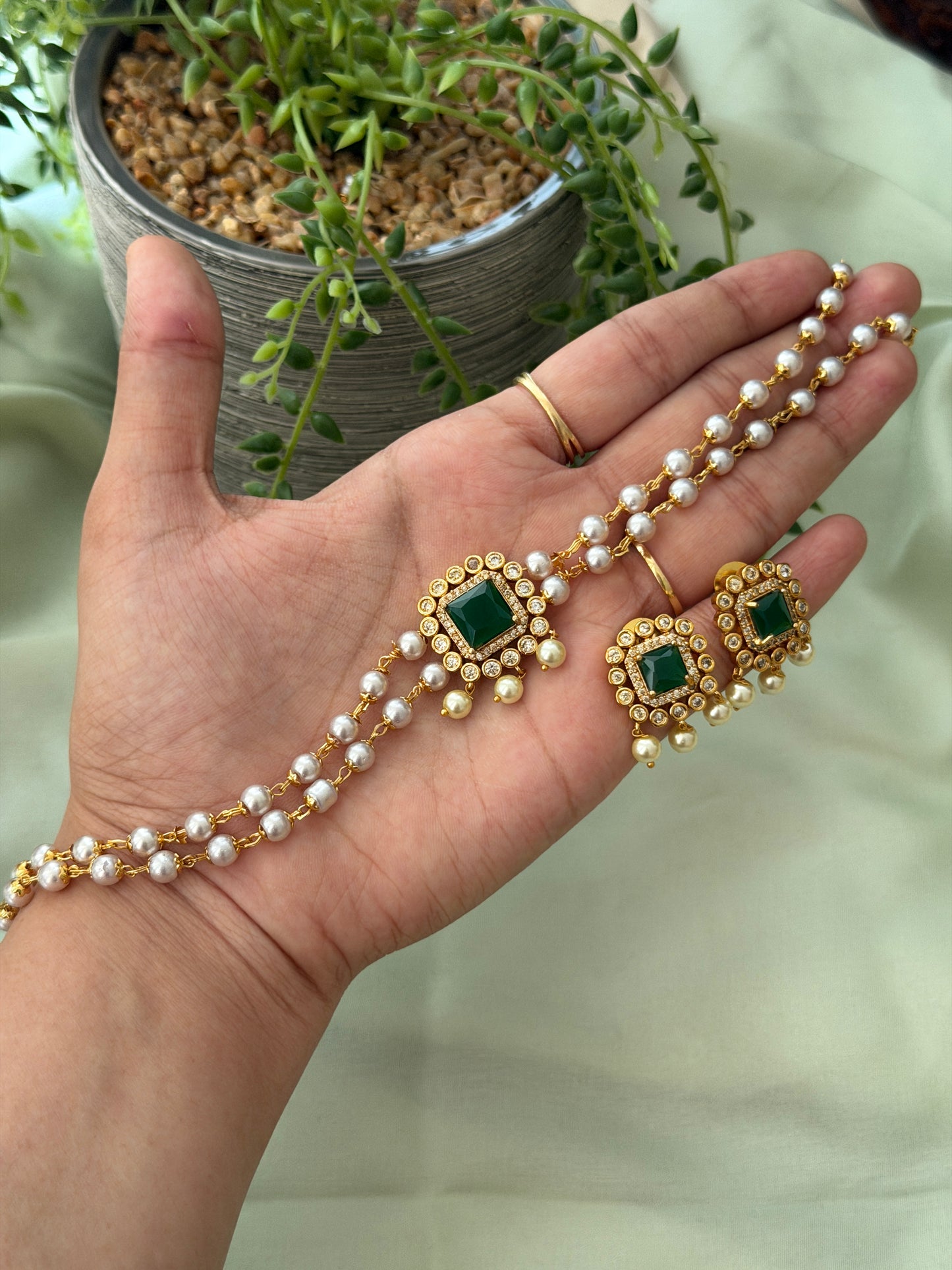 Square Pendant Pearl Choker