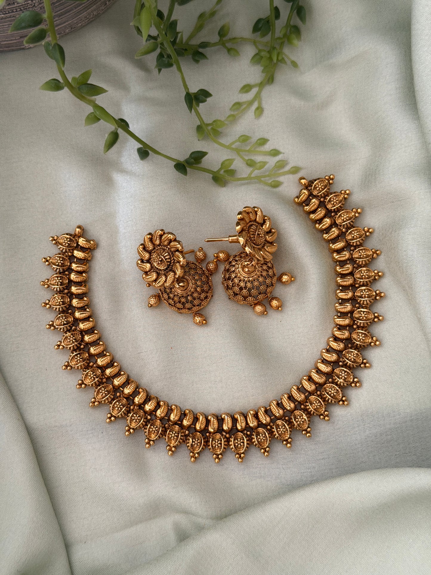Non Idol Petal Gold Replica