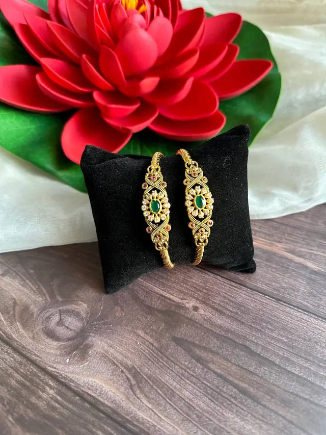 Emerald Matt Gold Bangles 2.6