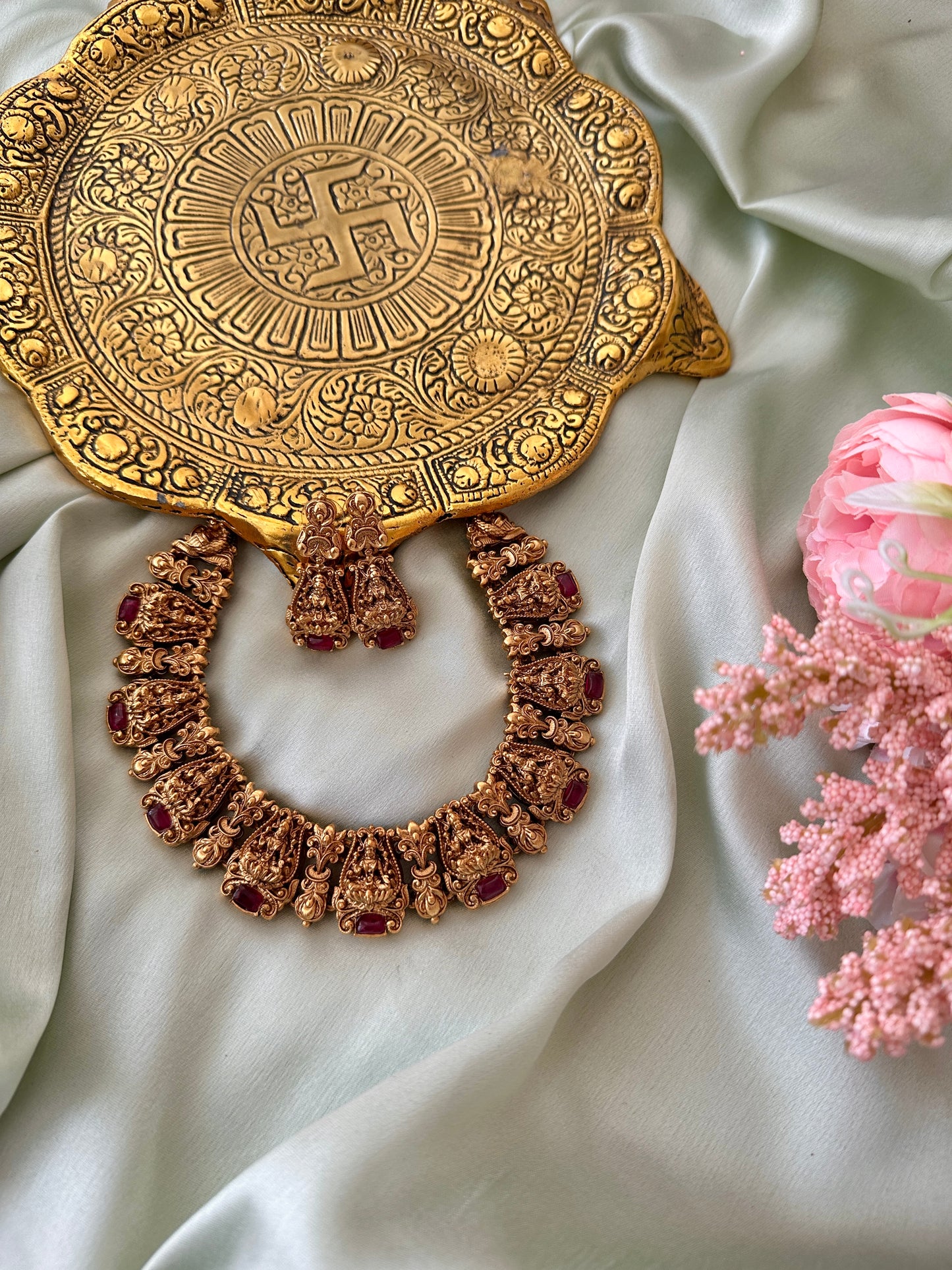 Vaamshi Antique Necklace