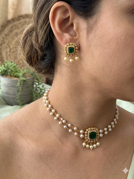 Square Pendant Pearl Choker