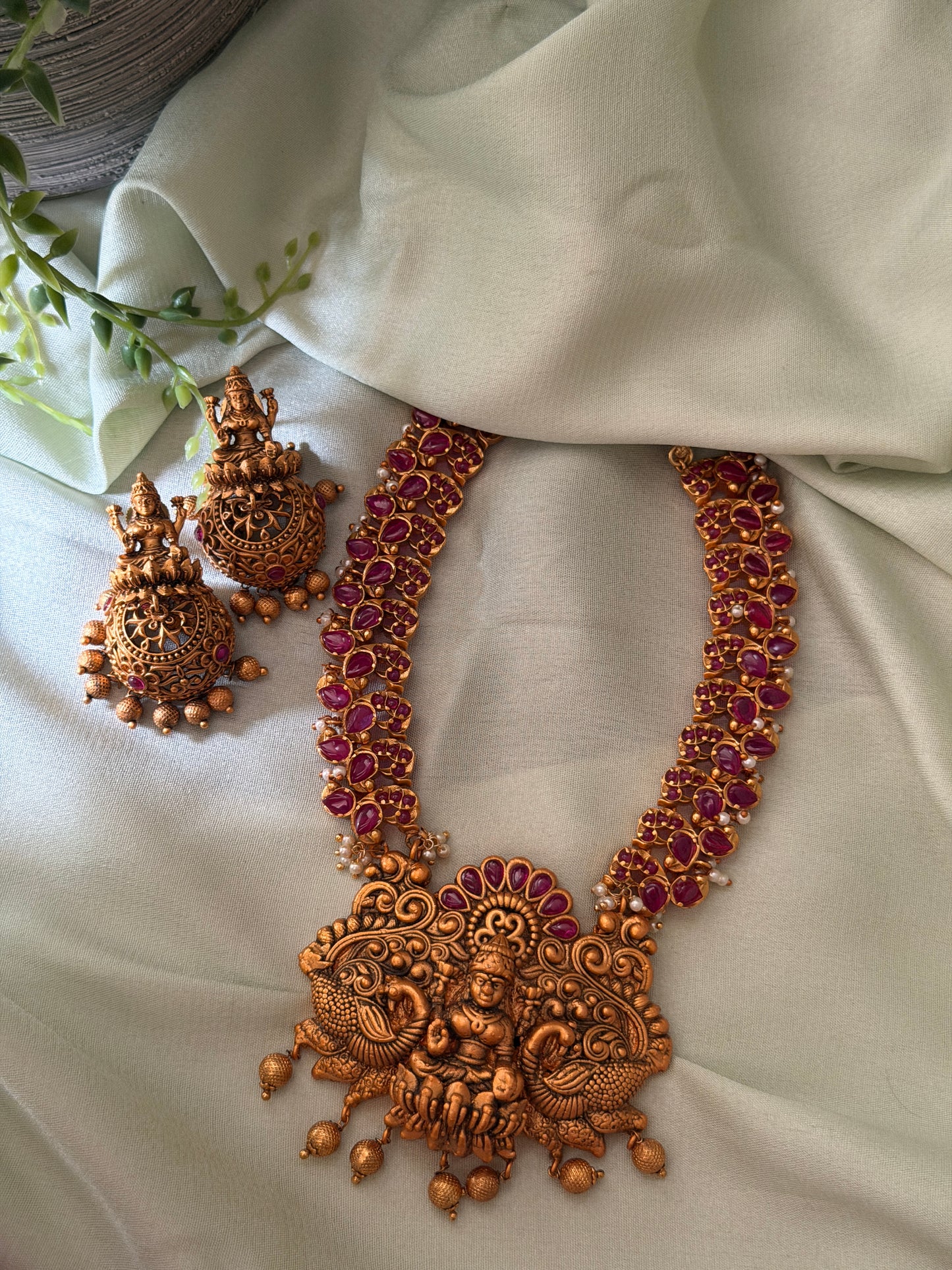 Malarvizhi Necklace