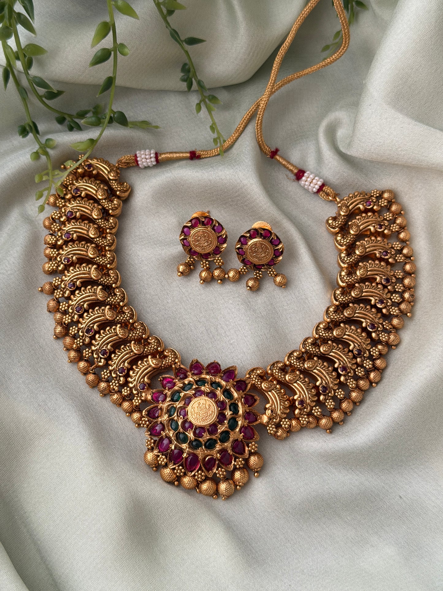 Vaani Non Idol Necklace