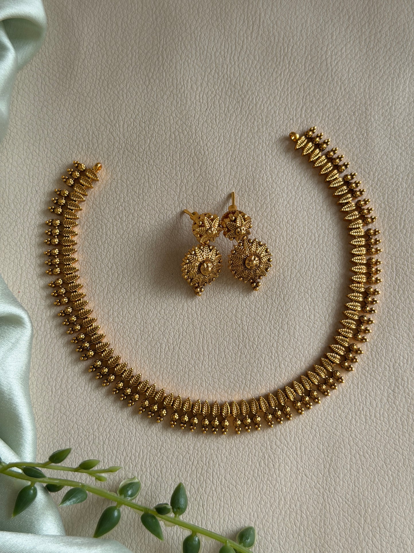 Non Idol Anvika Necklace