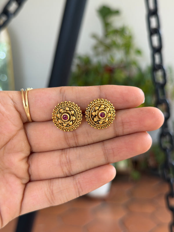 Aaveni Studs