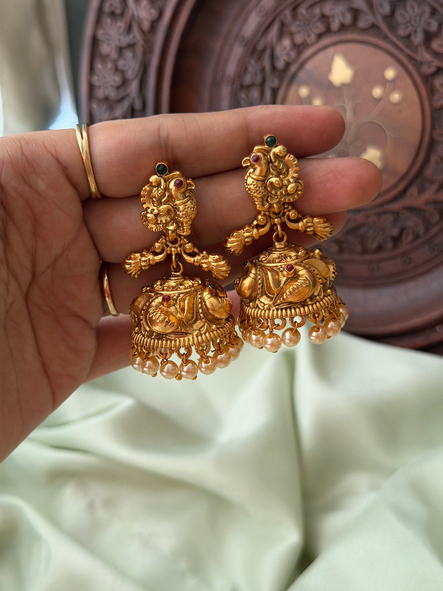 Ezhalmozhi Jhumkas