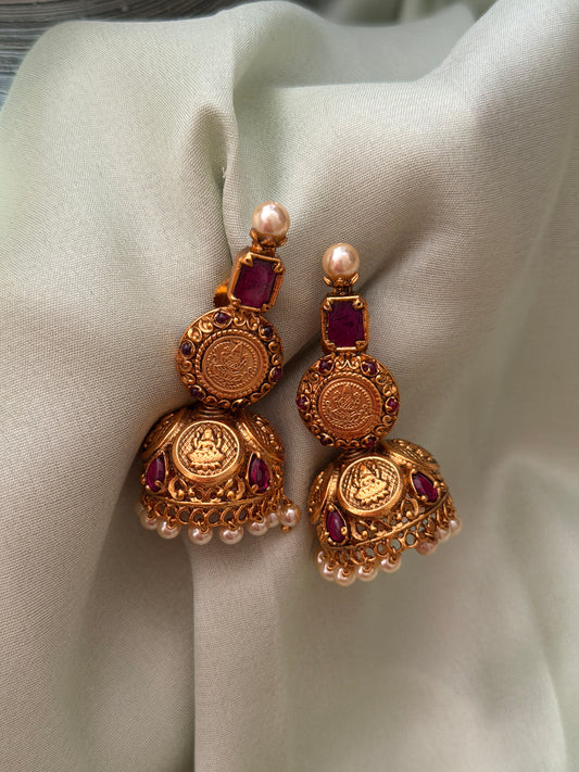 Amudhalika Kaashu Jhumkas