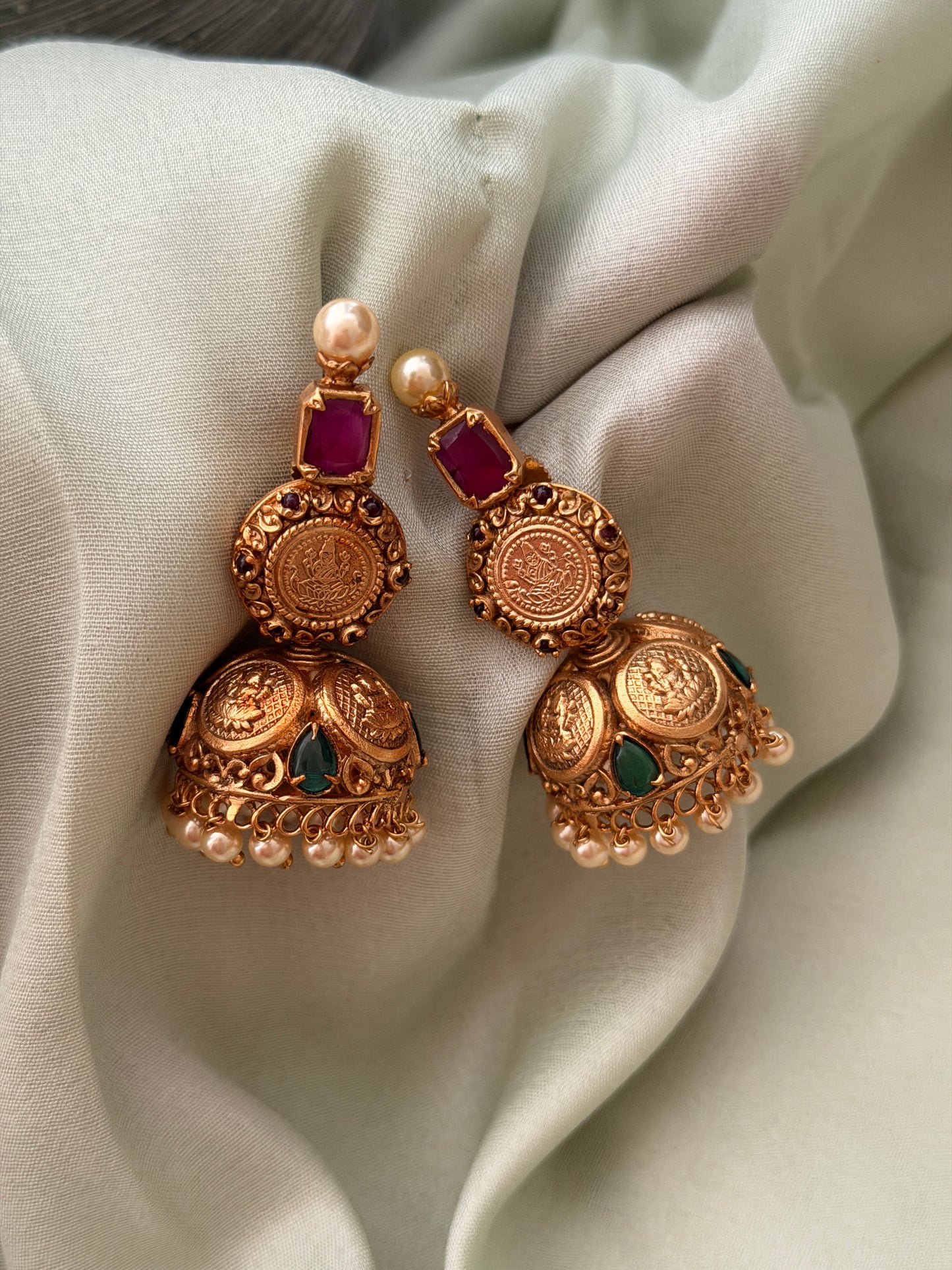 Amudhalika Kaashu Jhumkas