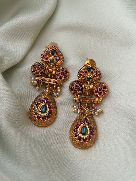 Avvai Non Idol Earrings