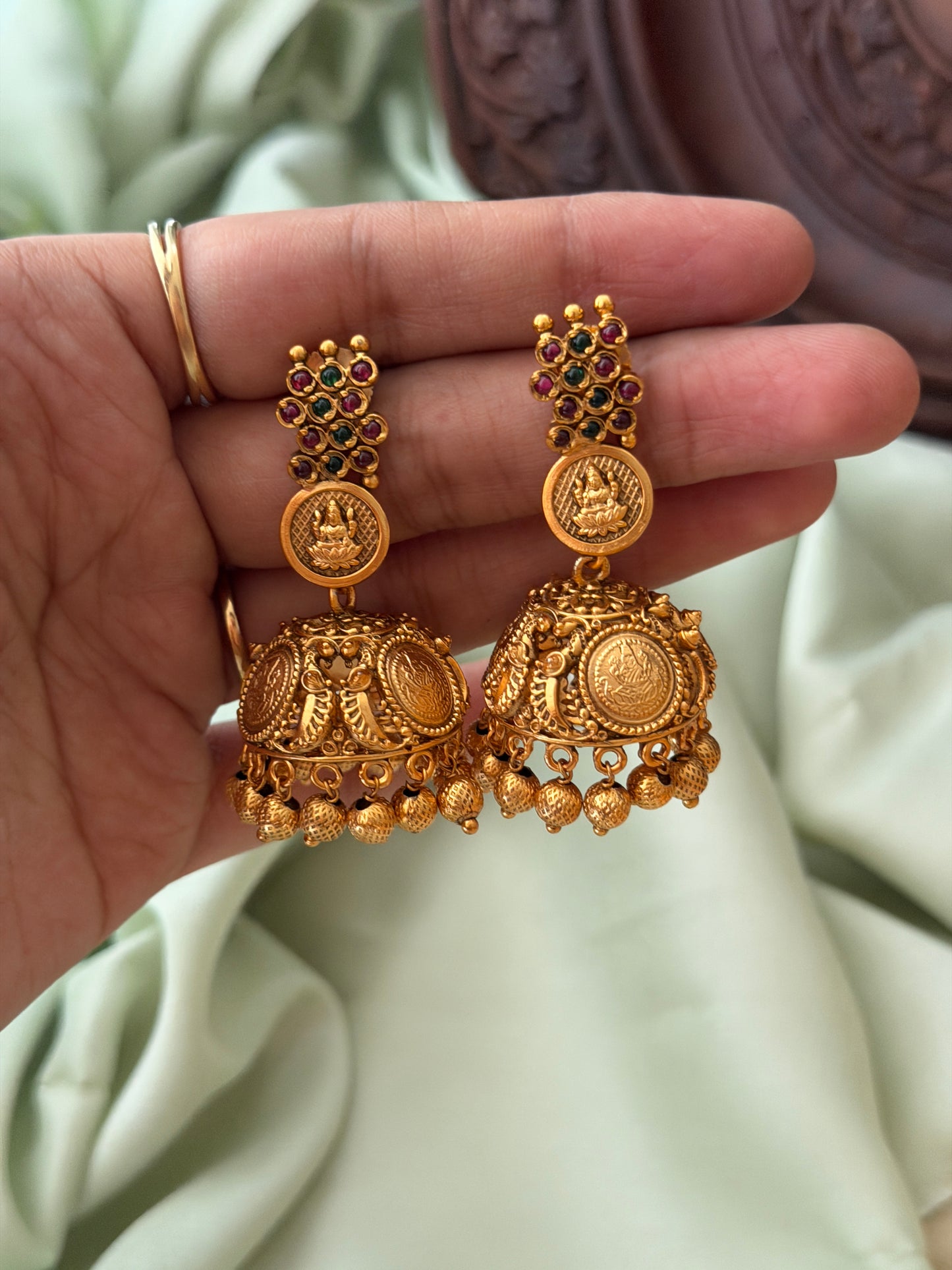 Anbukarasi Kaashu Jhumka