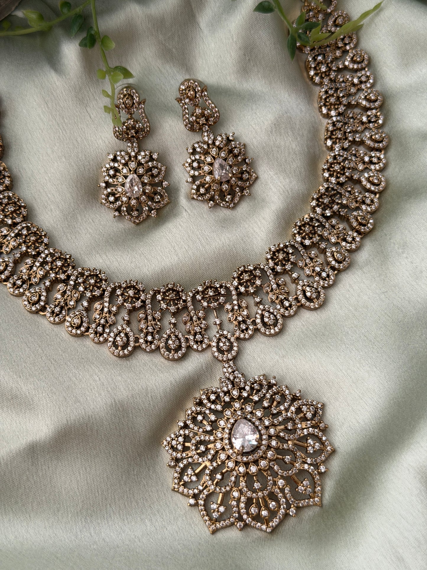 Leesa Uncut Diamond Necklace