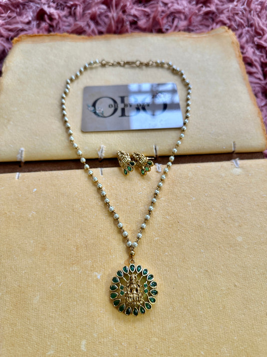 Flower Pendant Devi Pearl Chain