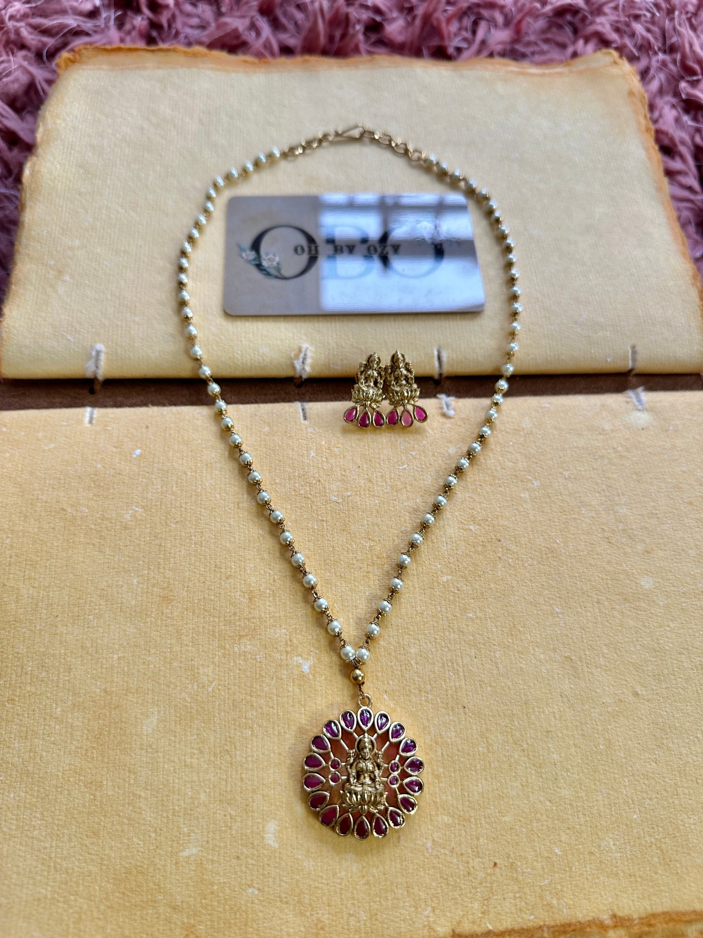 Flower Pendant Devi Pearl Chain