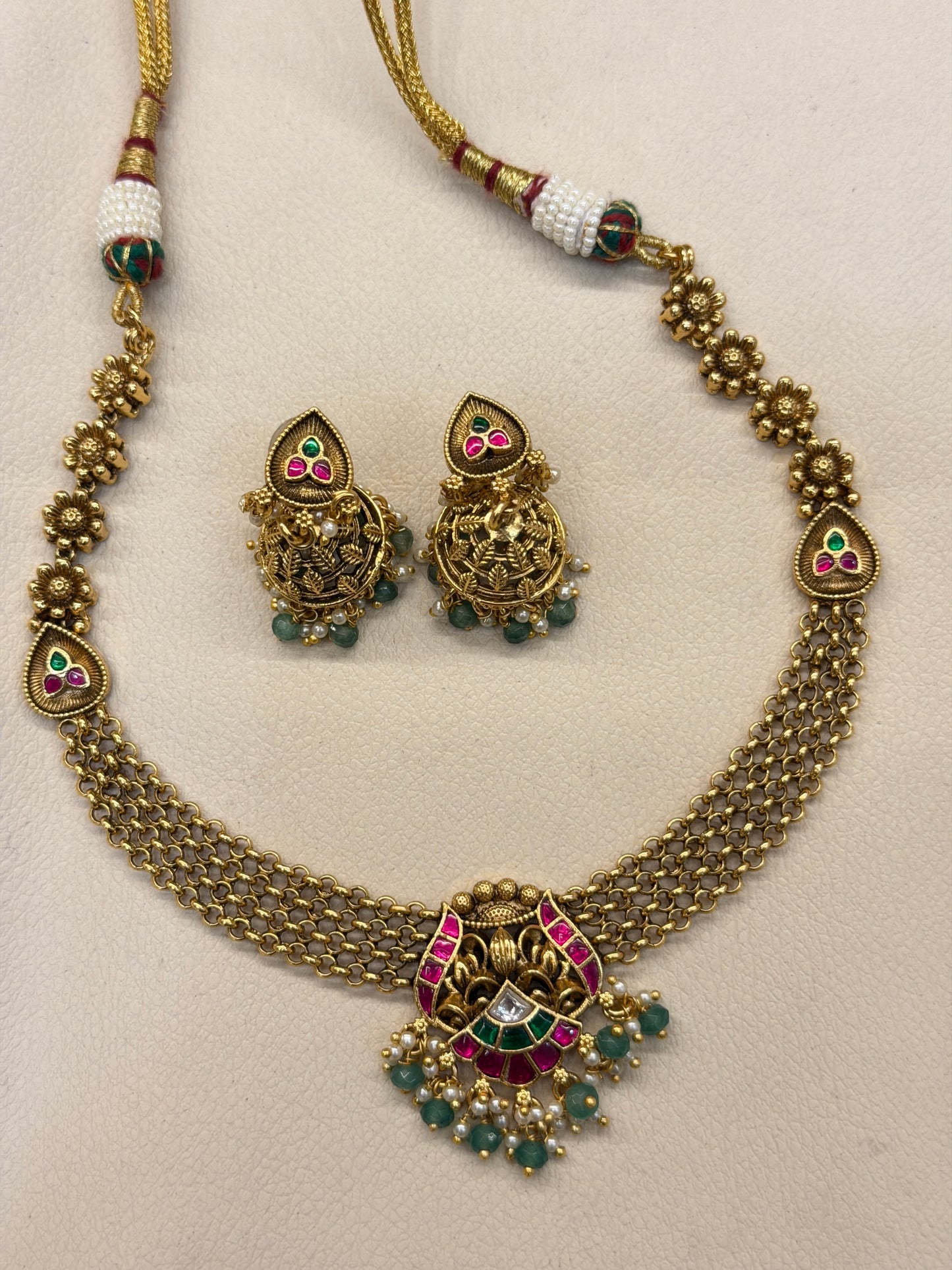 Vijarna Non Idol Choker