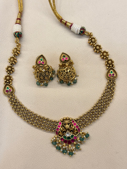Vijarna Non Idol Choker