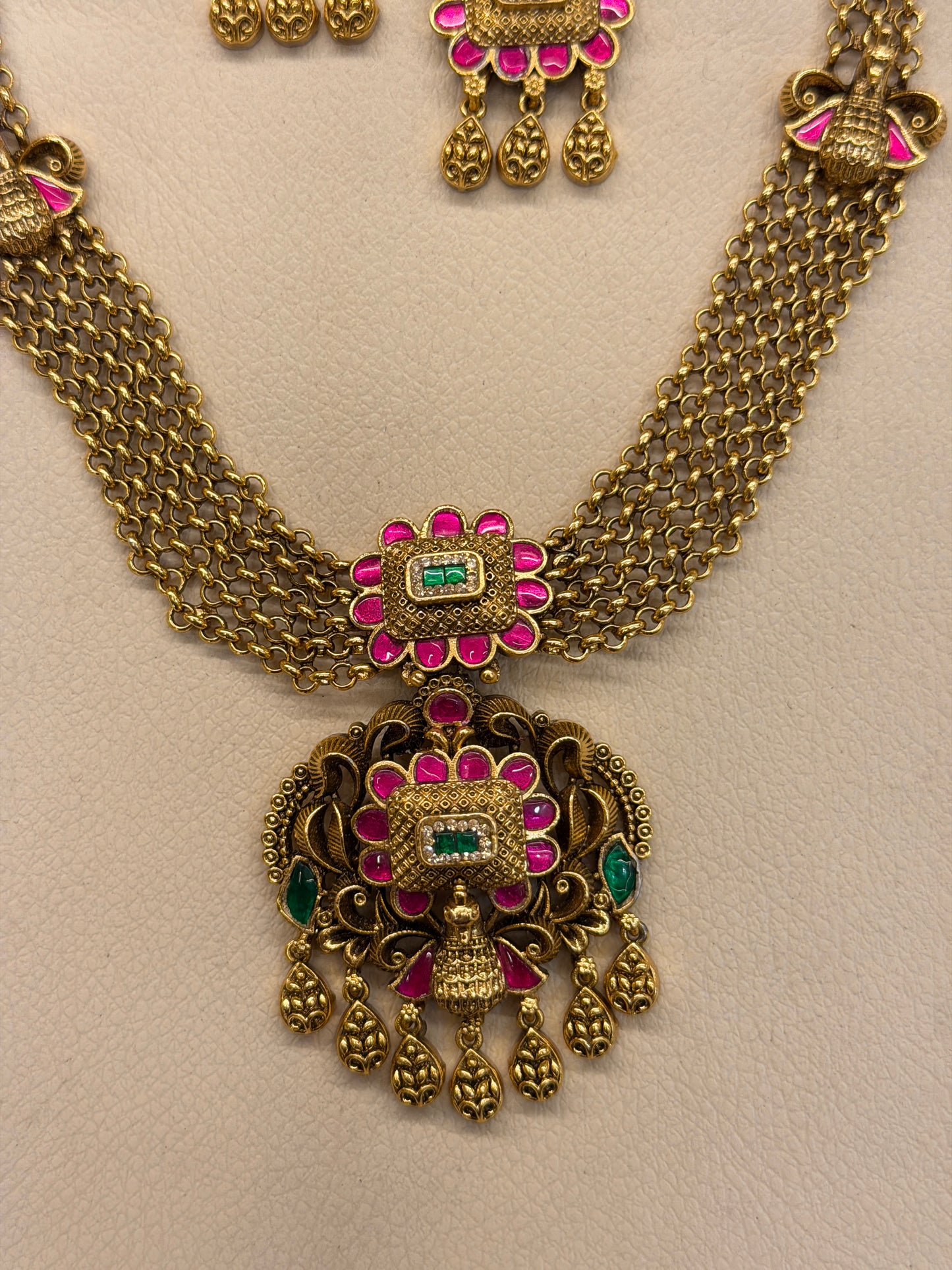 Arjaani Non Idol Necklace