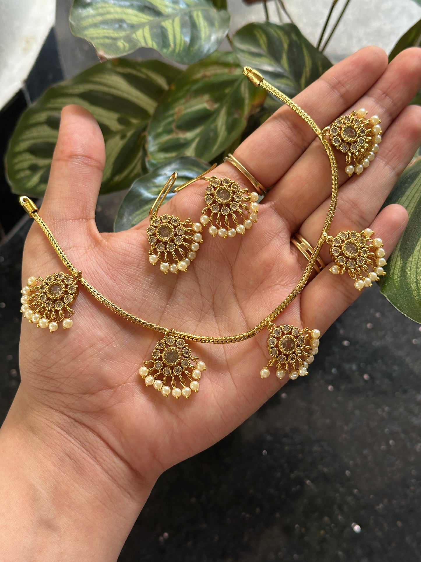 Cluster Pendant Choker