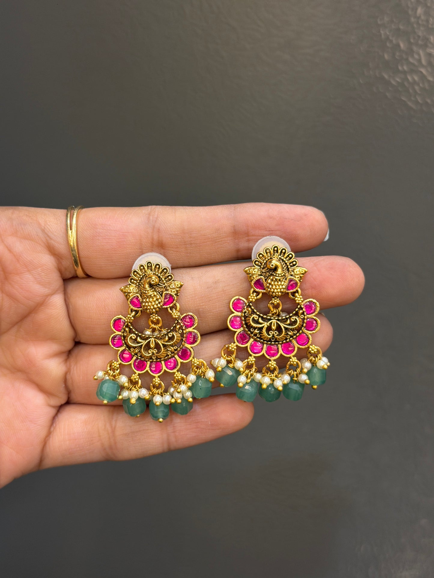 Aveni Non Idol earrings